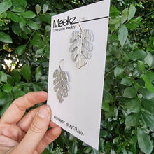 Load image into Gallery viewer, Monstera Leaf Drop Earrings