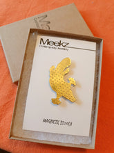 Load image into Gallery viewer, Platypus Magnetic Brooch on packaging card in a gift box
