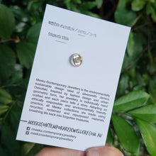 Load image into Gallery viewer, Poppy Brooch