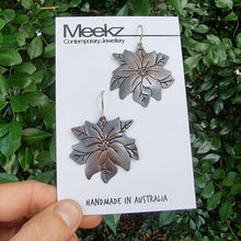 Load image into Gallery viewer, Poinsettia Drop Earrings