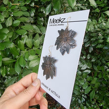 Load image into Gallery viewer, Poinsettia Drop Earrings