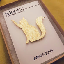 Load image into Gallery viewer, Cat with Paw Up Brooch