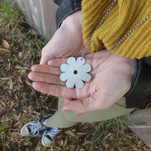 Load image into Gallery viewer, Daisy Flower Necklace