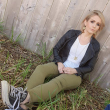 Load image into Gallery viewer, Flower Necklace Brass Spider Lily with Line Texture Modelled by Jay