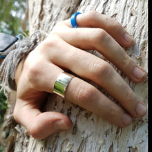 Load image into Gallery viewer, 10mm no texture sterling silver band modelled on a tree