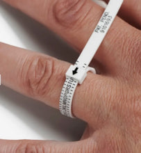 Load image into Gallery viewer, Meekz Ring Sizer on My Hand