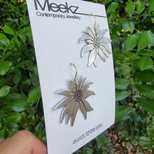 Load image into Gallery viewer, Flannel Flower Drop Earrings
