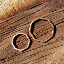 Load image into Gallery viewer, octagon 2mm rings on stump
